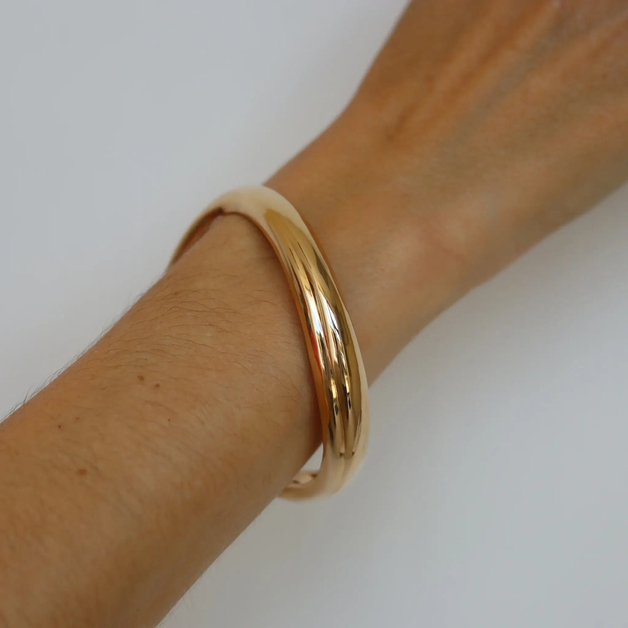 Soft Wave Hinged Bangle