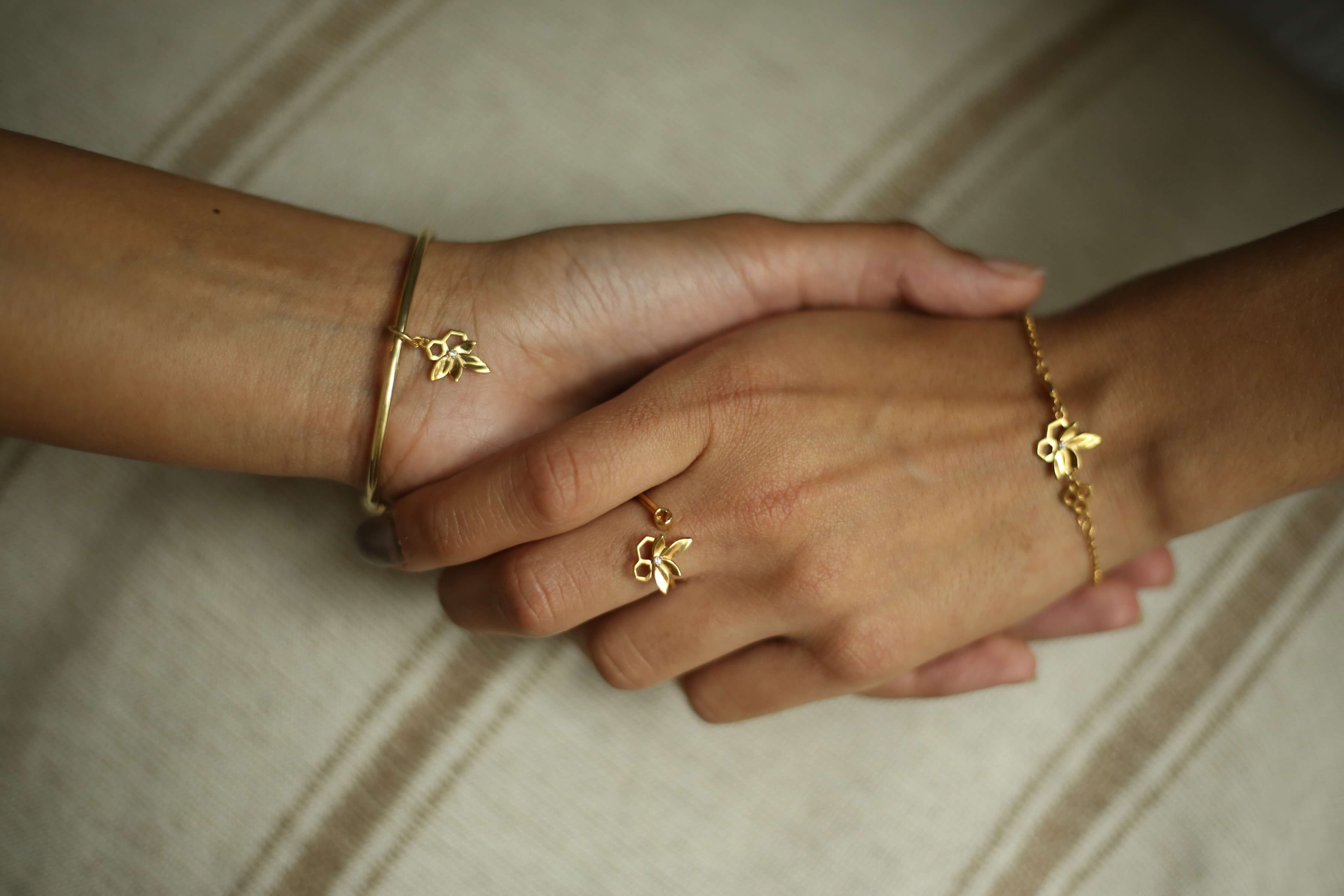 Snake Chain Bee Bracelet - Neil Rayment Goldsmiths