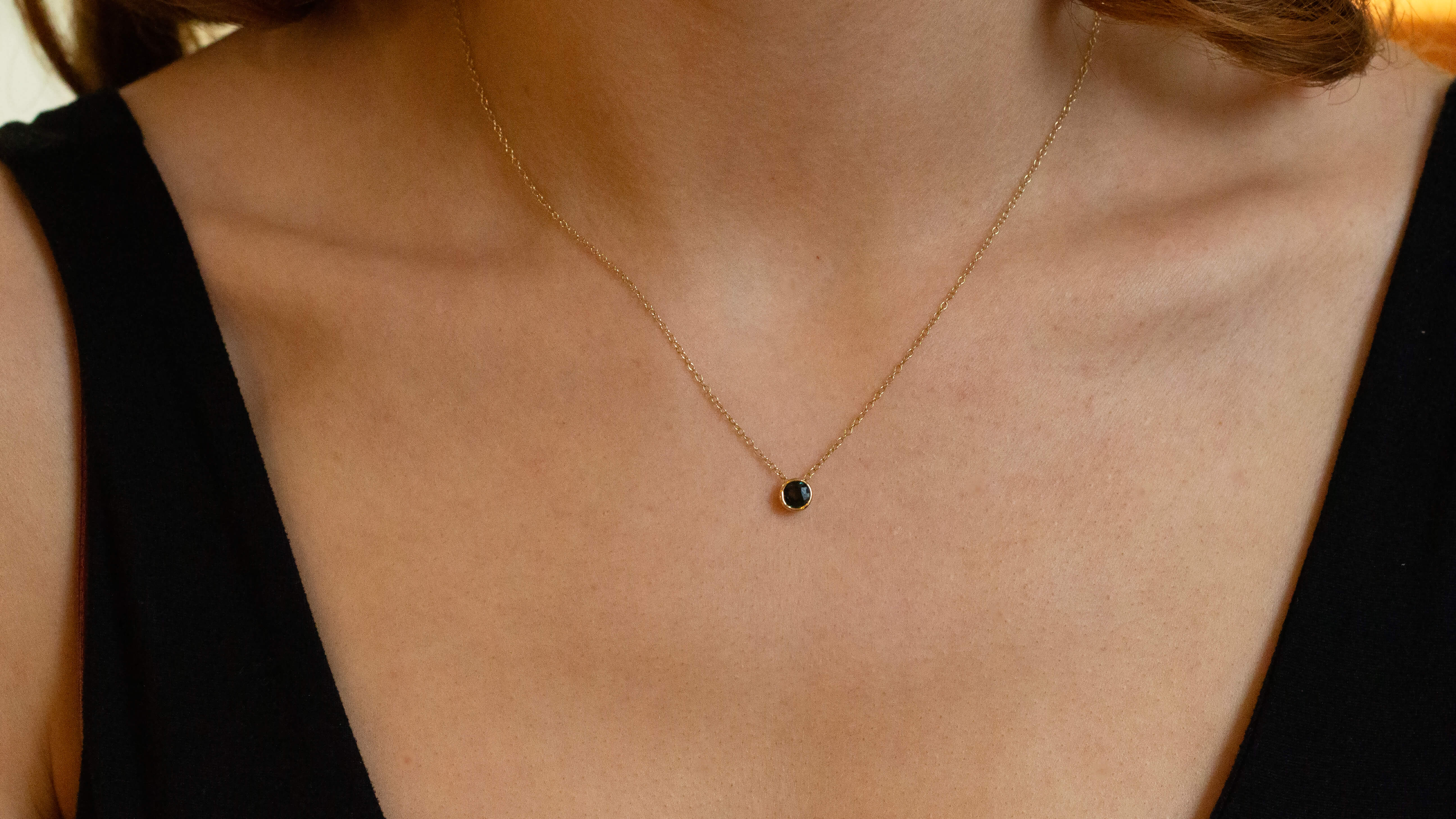 Bezel-Set Round Green Sapphire (9ct Yellow)