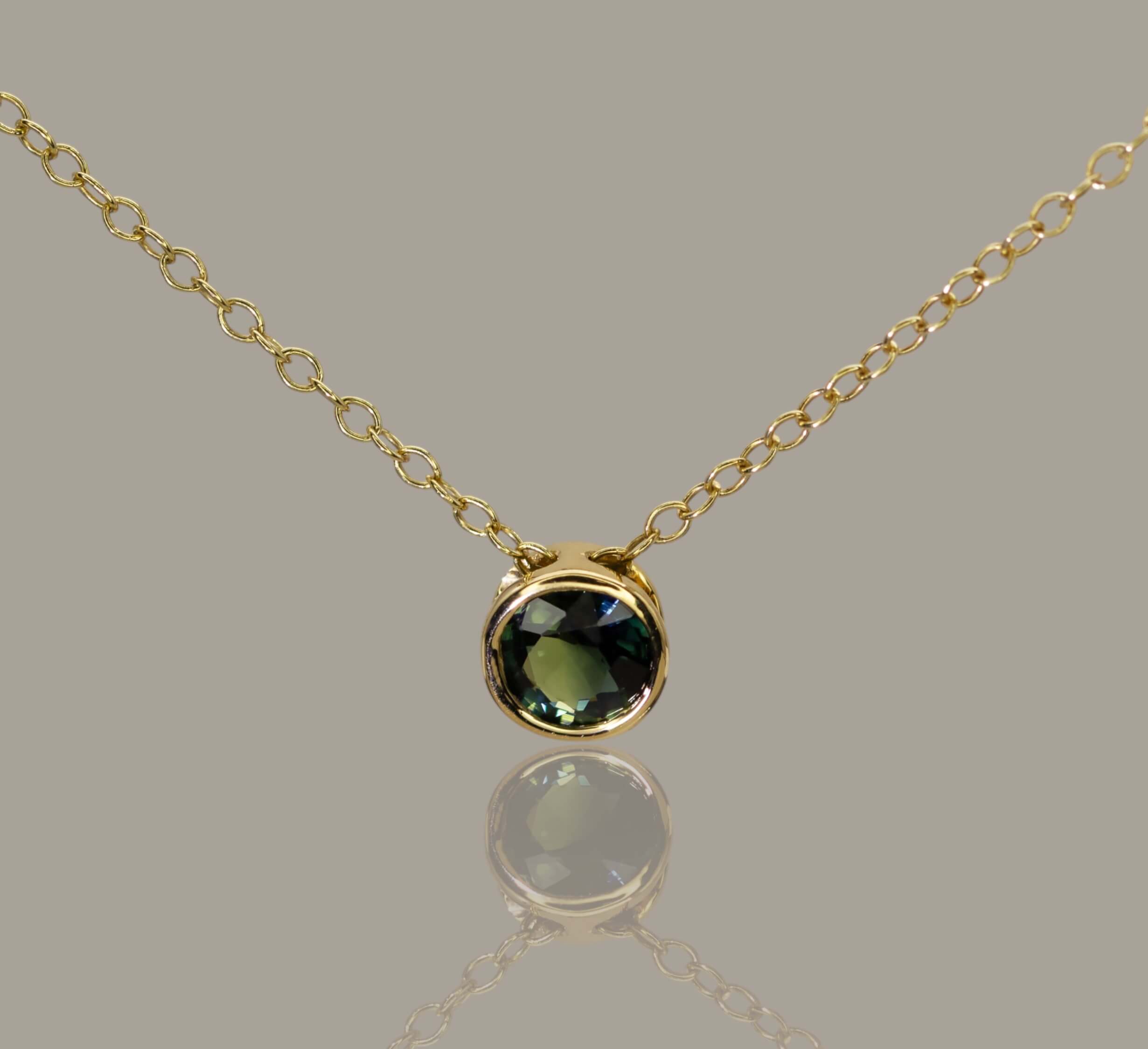 Bezel-Set Round Green Sapphire (9ct Yellow)