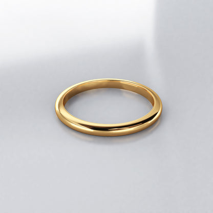 Delicate Poise: 18ct Yellow gold fitted wedding band