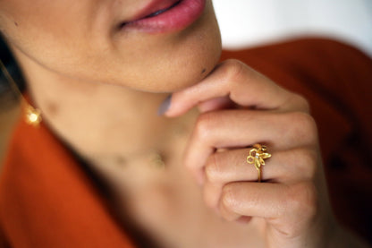 Bee Alive: 18ct Yellow Gold Plated Flower Ring