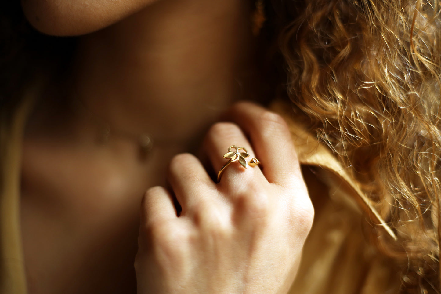 Bee Alive: 18ct Yellow Gold Plated Flower Ring